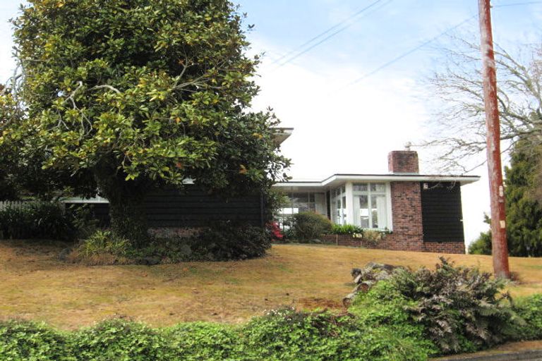 Photo of property in 27 Grand Vue Road, Kawaha Point, Rotorua, 3010