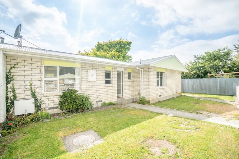 Photo of property in 3 Seddon Street, Takaro, Palmerston North, 4412