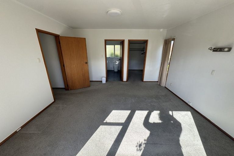 Photo of property in 23 Chatswood Grove, Chatswood, Auckland, 0626