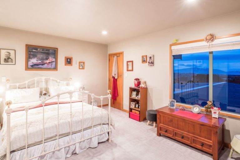 Photo of property in 87 Winara Avenue, Waikanae, 5036