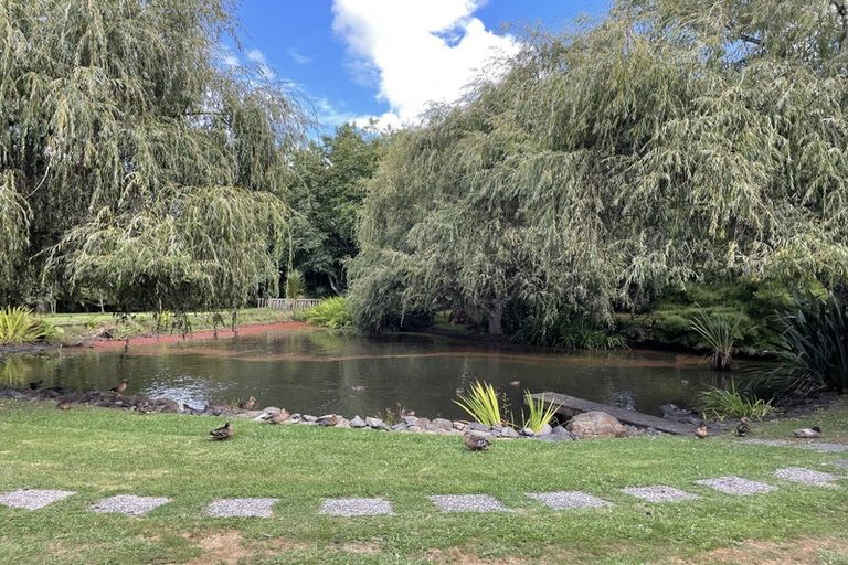 Photo of property in 21 Frank Knight Place, Waiuku, 2123