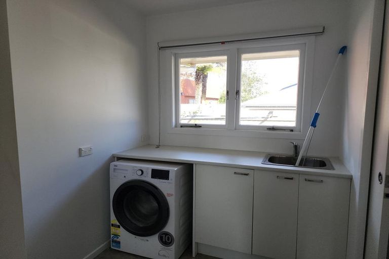 Photo of property in 11 Knighton Road, Hillcrest, Hamilton, 3216