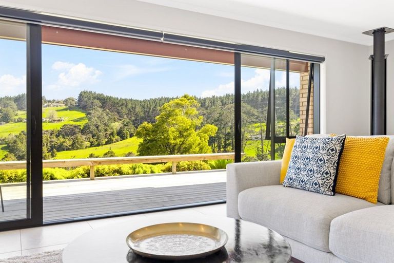 Photo of property in 165b Oraha Road, Kumeu, 0892