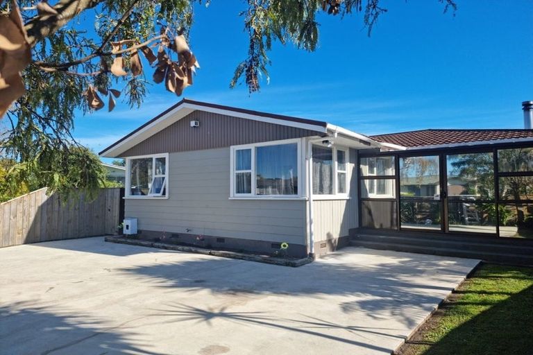 Photo of property in 143 Ruamahanga Crescent, Terrace End, Palmerston North, 4410