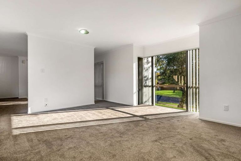 Photo of property in 6 Bibury Avenue, Henderson, Auckland, 0612