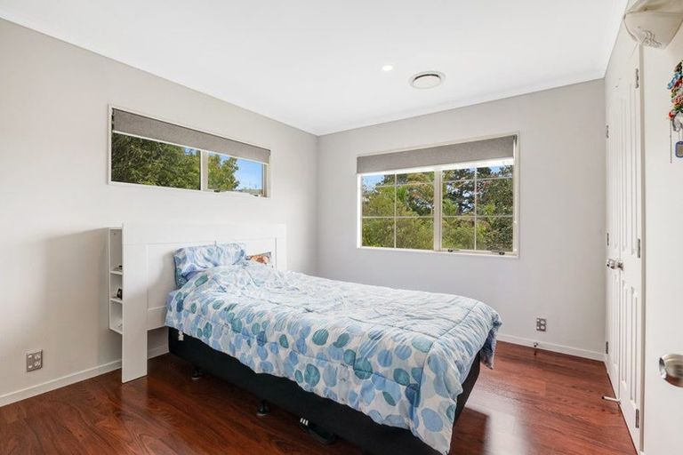 Photo of property in 32 Canary Place, Unsworth Heights, Auckland, 0632