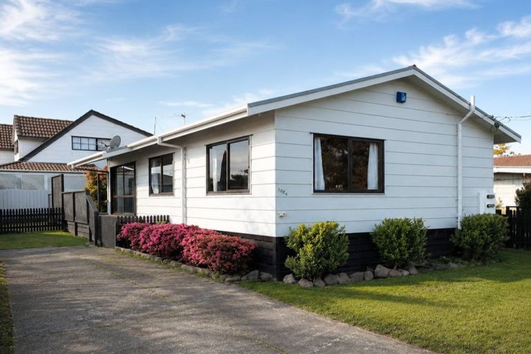 Photo of property in 1/202 Te Atatu Road, Te Atatu South, Auckland, 0610