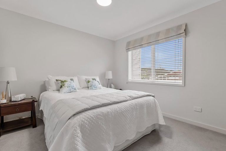 Photo of property in 16 Kensington Drive, Orewa, 0931