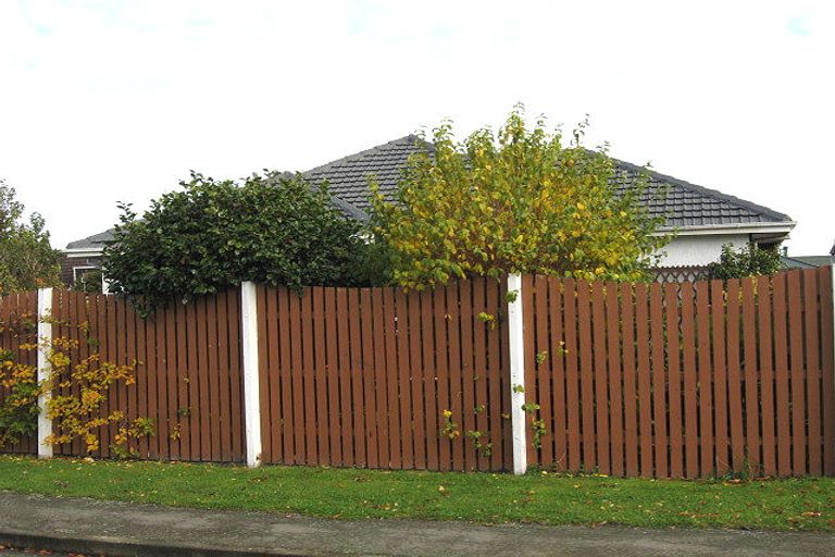 Photo of property in 8 Nyoli Street, Northcote, Christchurch, 8052