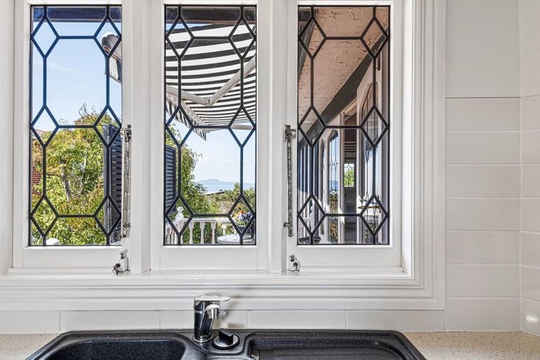 Photo of property in 2/12 Law Street, Torbay, Auckland, 0630