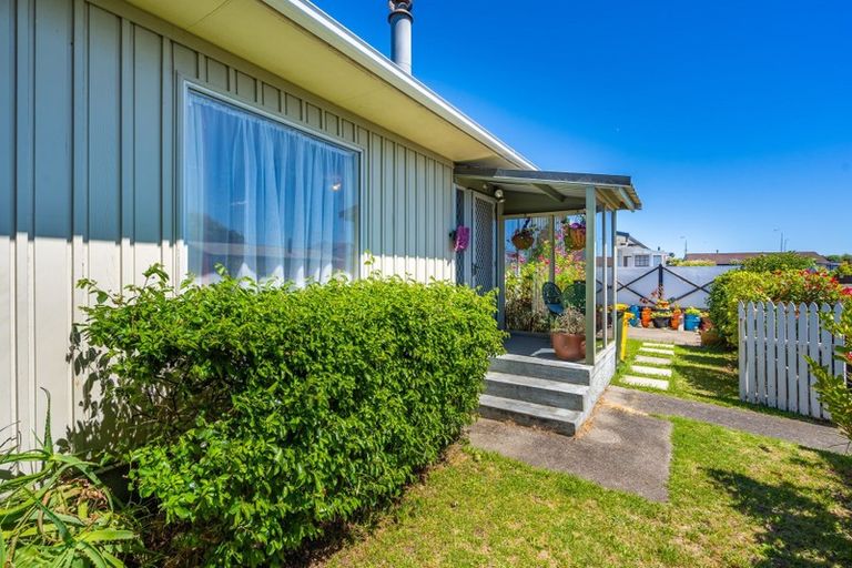 Photo of property in 1 Elder Grove, Paraparaumu, 5032