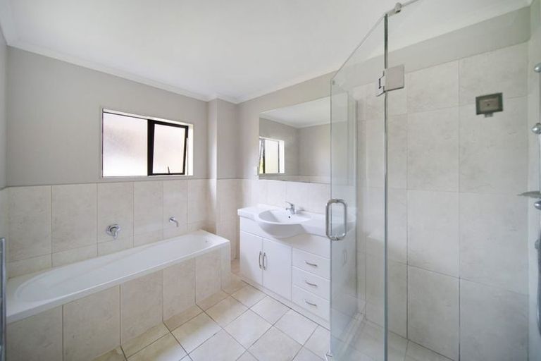 Photo of property in 20 Fairchild Avenue, Goodwood Heights, Auckland, 2105