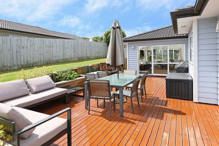 Photo of property in 7 Nirmal Place, Sunnyvale, Auckland, 0612