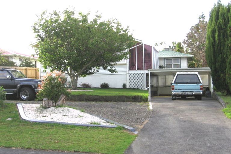 Photo of property in 10 Coniston Avenue, Te Atatu South, Auckland, 0610