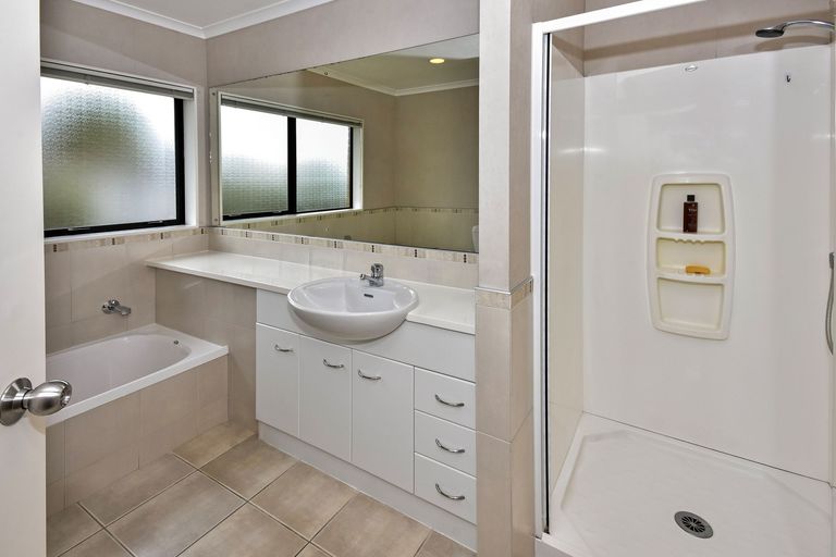 Photo of property in 16 Fergy Crescent, Wattle Downs, Auckland, 2103