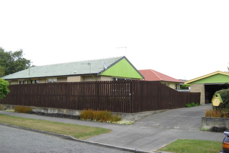 Photo of property in 1 Brookby Crescent, Avonhead, Christchurch, 8042