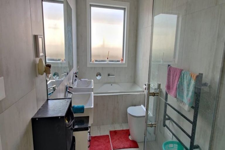 Photo of property in 17 Kuawa Drive, Kumeu, 0810