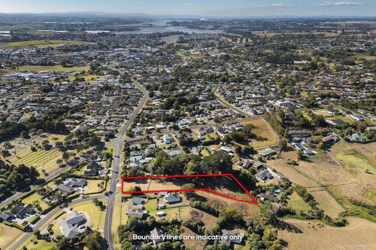 Photo of property in 10 Hull Road, Waiuku, 2123