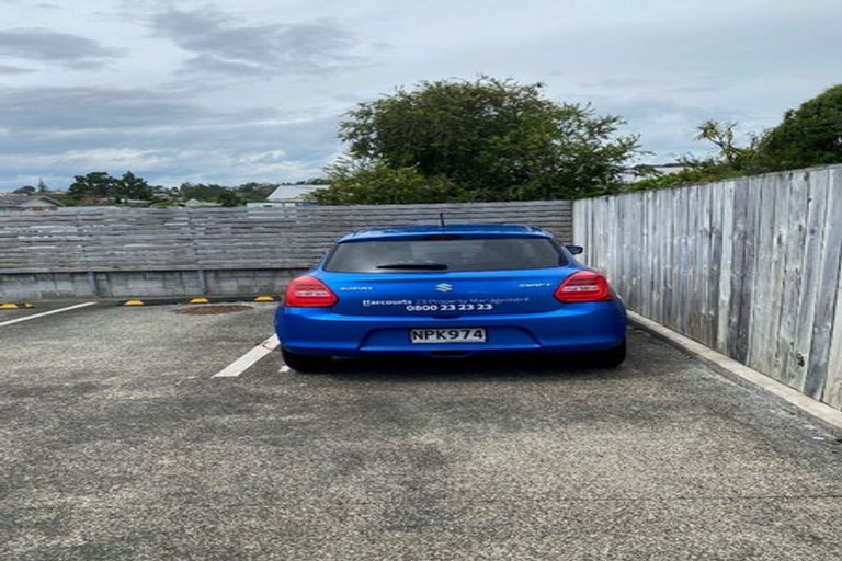 Photo of property in 1 Kaneke Place, Glen Eden, Auckland, 0602