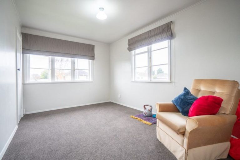 Photo of property in 16 Thames Street, Roslyn, Palmerston North, 4414