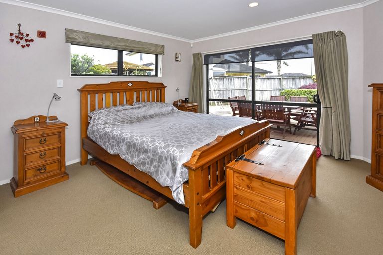 Photo of property in 16 Fergy Crescent, Wattle Downs, Auckland, 2103