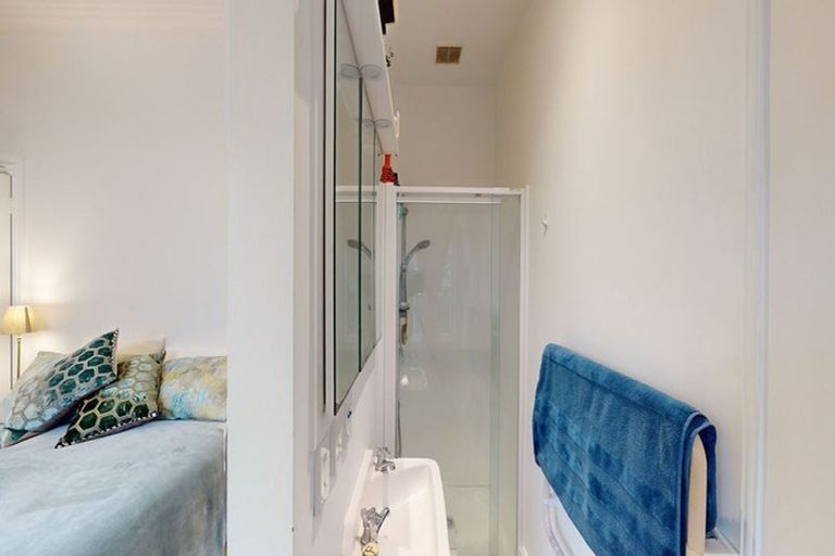 Photo of property in 6 Hawker Street, Mount Victoria, Wellington, 6011