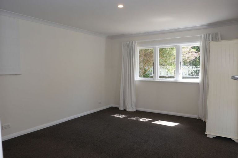 Photo of property in 16 Renown Road, Raumati South, Paraparaumu, 5032
