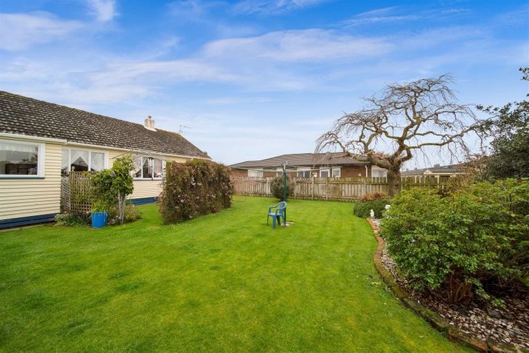 Photo of property in 10 Robbins Crescent, Hawera, 4610