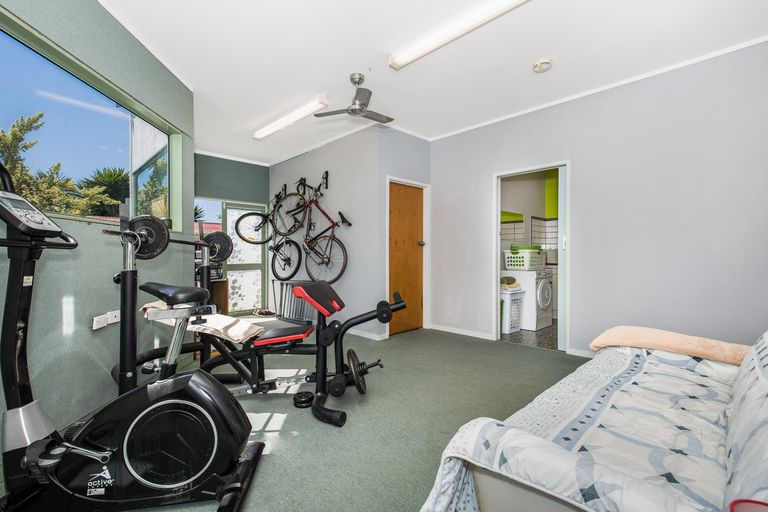 Photo of property in 81 Arimu Road, Papakura, 2110