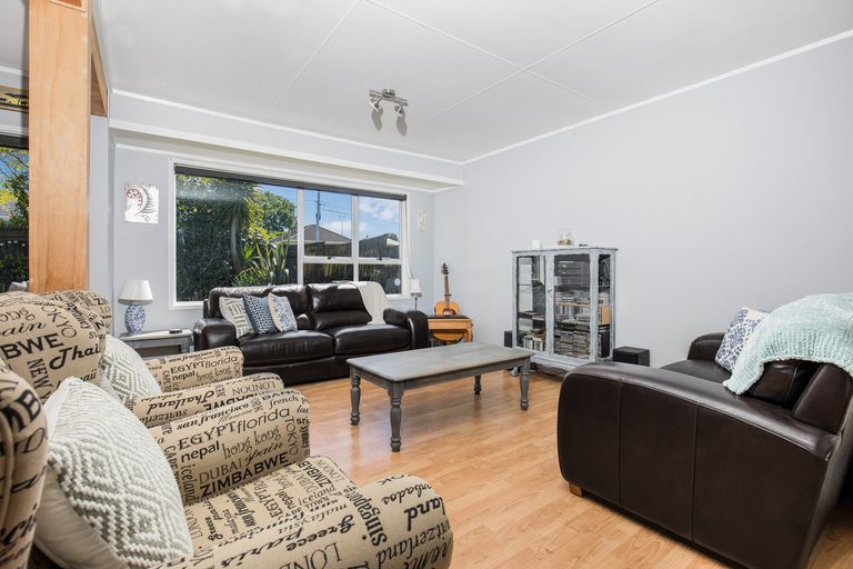Photo of property in 81 Arimu Road, Papakura, 2110