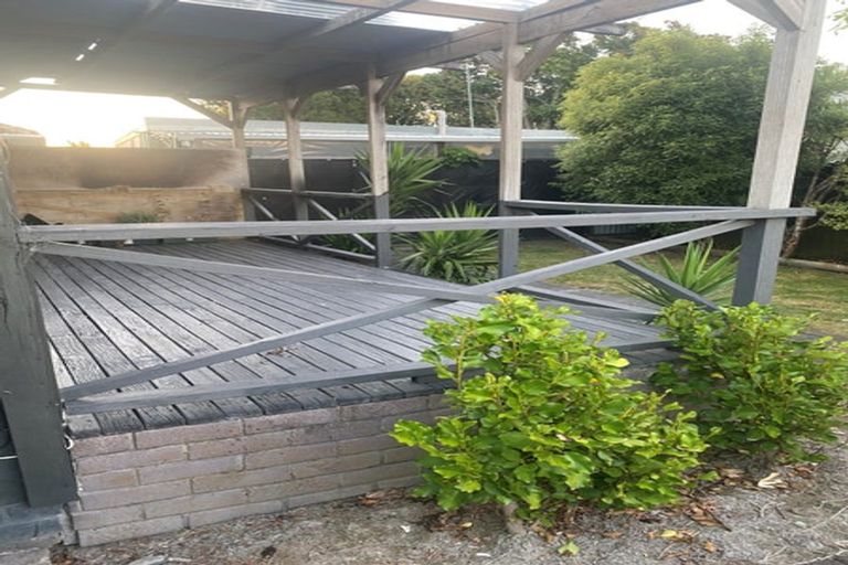 Photo of property in 2a Coniston Avenue, Te Atatu South, Auckland, 0610