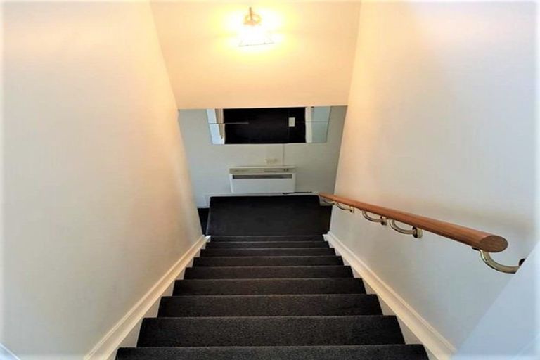 Photo of property in 1/177 Glenfield Road, Hillcrest, Auckland, 0627