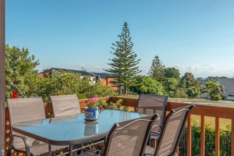 Photo of property in 1 Albert Hall Drive, Red Beach, 0932