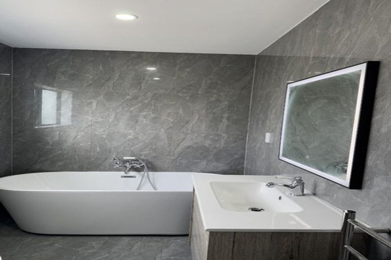 Photo of property in 466a Massey Road, Mangere East, Auckland, 2024