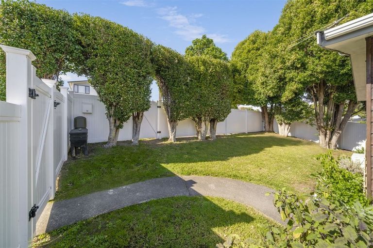 Photo of property in 1/80 Kervil Avenue, Te Atatu Peninsula, Auckland, 0610