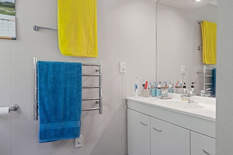 Photo of property in 25 Harbour View Road, Omokoroa, 3114