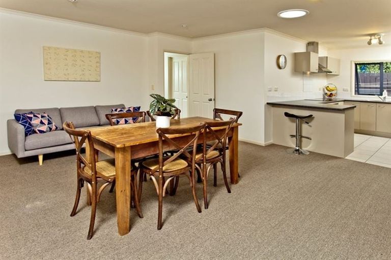 Photo of property in 13 Chelmsley Avenue, Henderson, Auckland, 0612