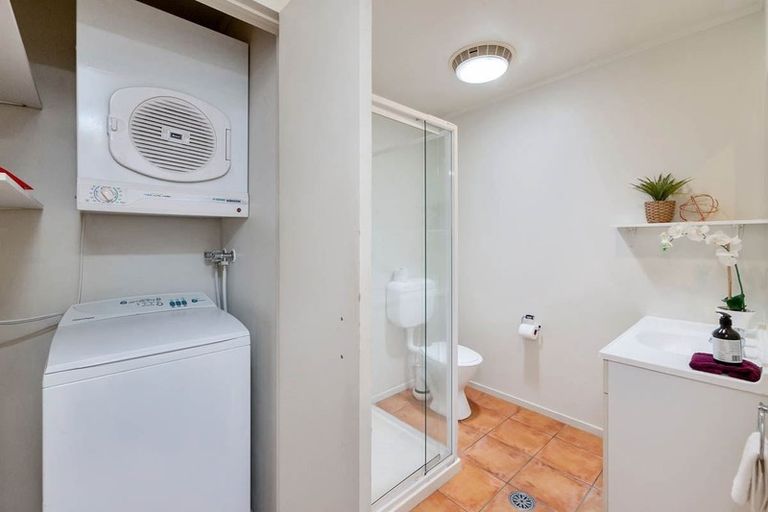 Photo of property in 5/372 Rosedale Road, Rosedale, Auckland, 0632