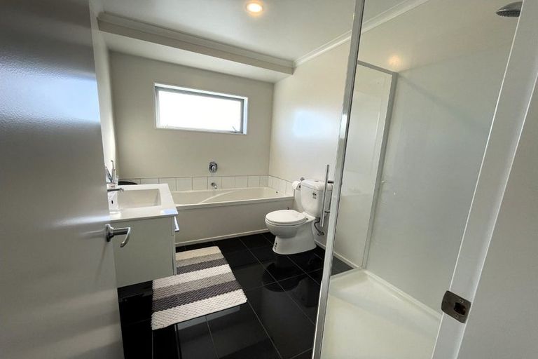 Photo of property in 28 Havana Rise, Grenada Village, Wellington, 6037