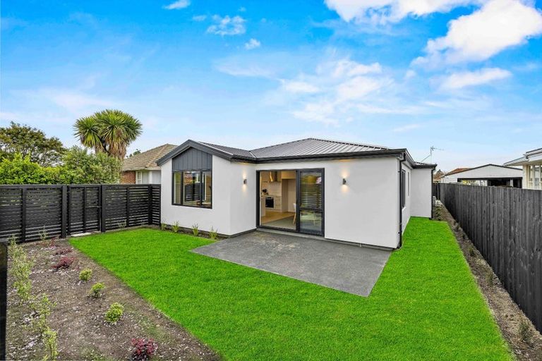 Photo of property in 10a Farquhars Road, Redwood, Christchurch, 8051