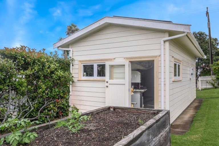 Photo of property in 17 Beresford Street, Russell, 0202