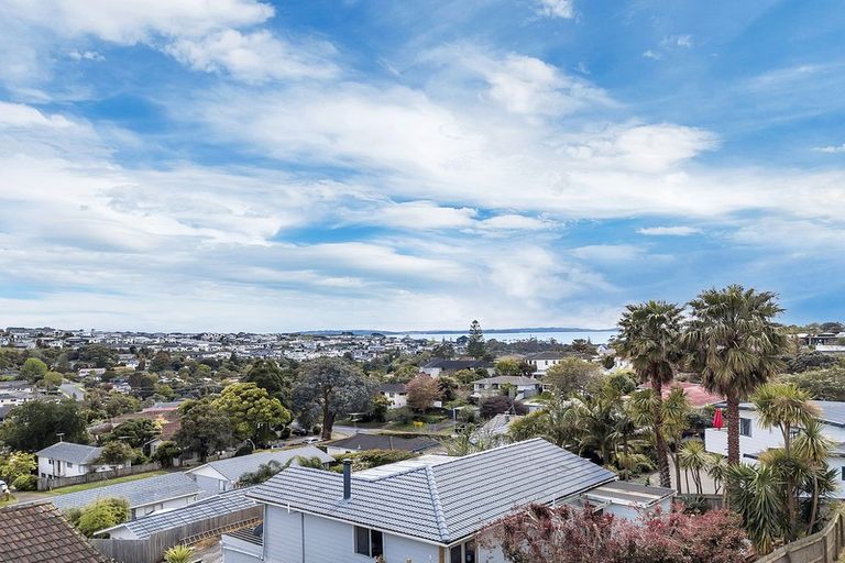 Photo of property in 2/108 Awaruku Road, Torbay, Auckland, 0630
