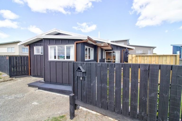 Photo of property in 8 Marine Parade South, Foxton Beach, Foxton, 4815