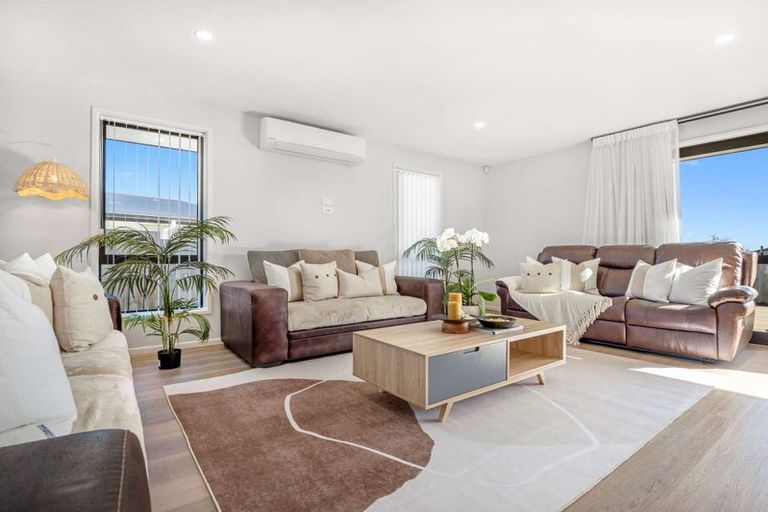 Photo of property in 8 Evan Tasman Lane, Waiuku, 2123