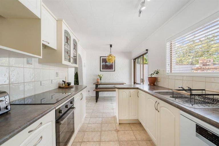 Photo of property in 11 William Hadlow Place, Hatfields Beach, Orewa, 0931