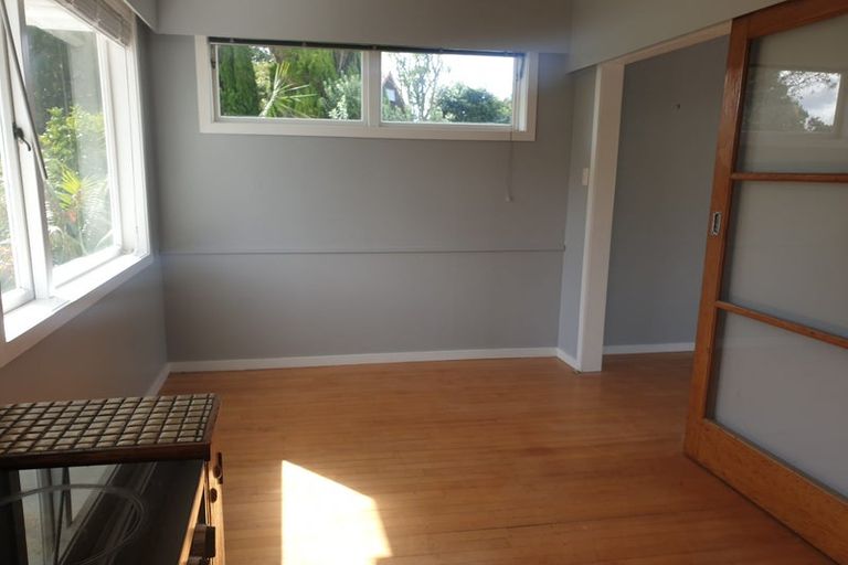 Photo of property in 5 Waverley Avenue, Glenfield, Auckland, 0629