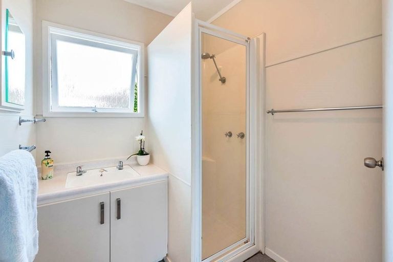 Photo of property in 2/4 Waterloo Road, Milford, Auckland, 0620