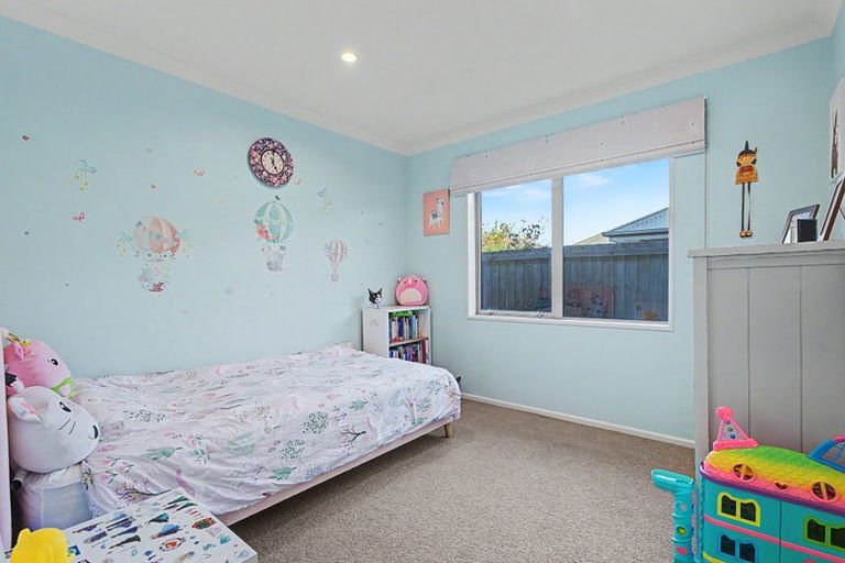 Photo of property in 12 Oakdene Place, Halswell, Christchurch, 8025