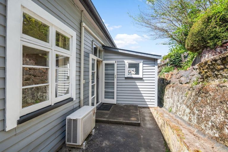 Photo of property in 19 Hawkhurst Road, Lyttelton, 8082