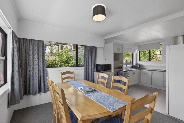 Photo of property in 46 Seaview Road, Marfell, New Plymouth, 4310